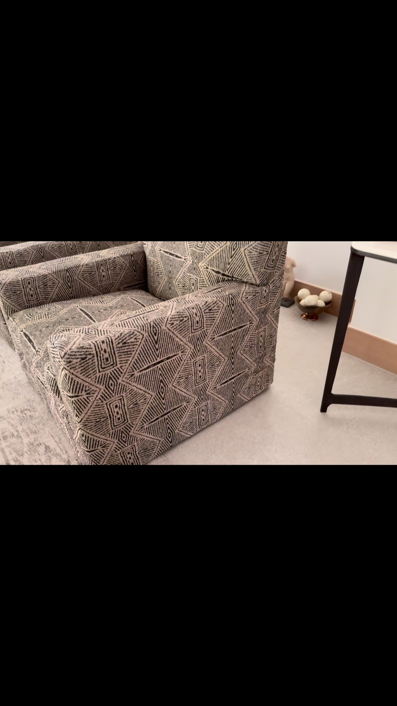 Butaca baja de salón en jacquard contemporáneo